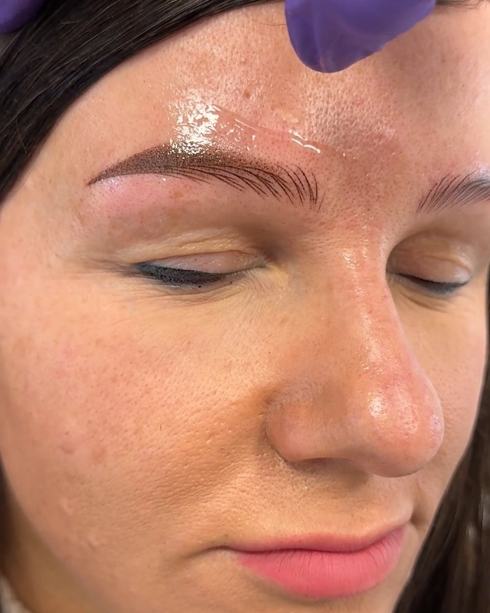 Augenbrauen-Behandlung bei GLAM.INK – Vorschaubild